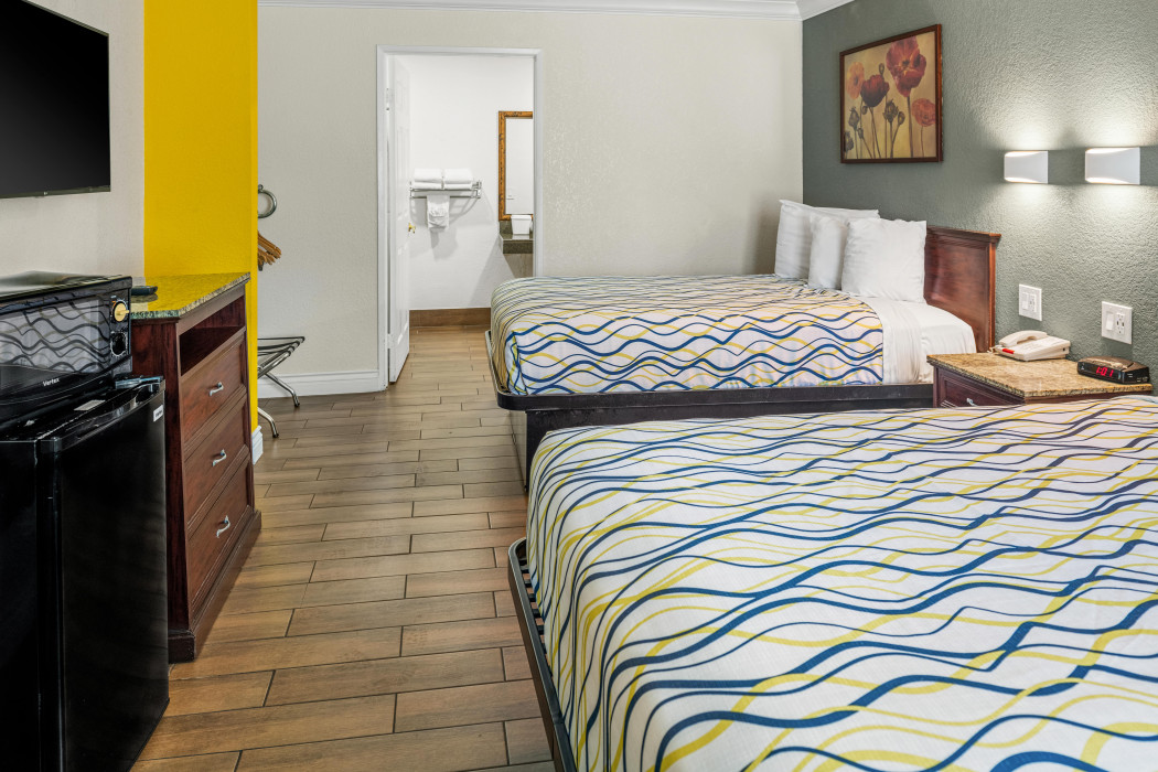 Deluxe Room — Two Double Beds — photo 2
